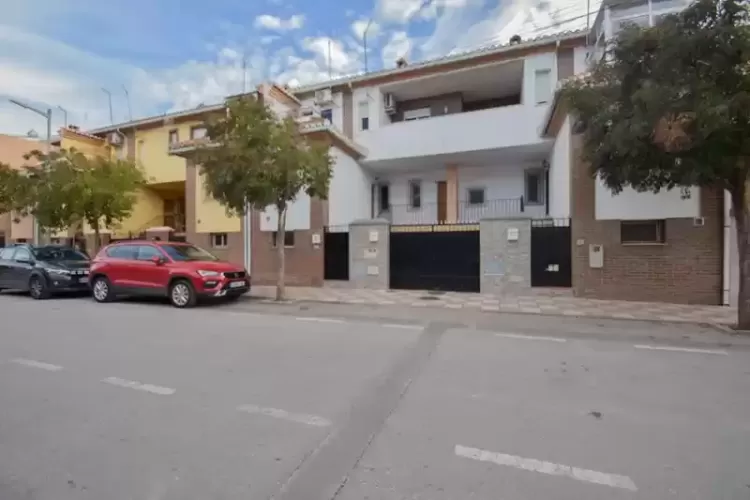 Address not available!, 3 Habitaciones Habitaciones, ,2 BathroomsBathrooms,Casa Adosada,En Venta,Perdro Antonio de Alarcon,1436