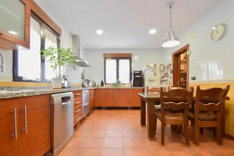 Address not available!, 7 Habitaciones Habitaciones, 0 ,4 BathroomsBathrooms,Chalet,En Venta,Alhelies,0,1465