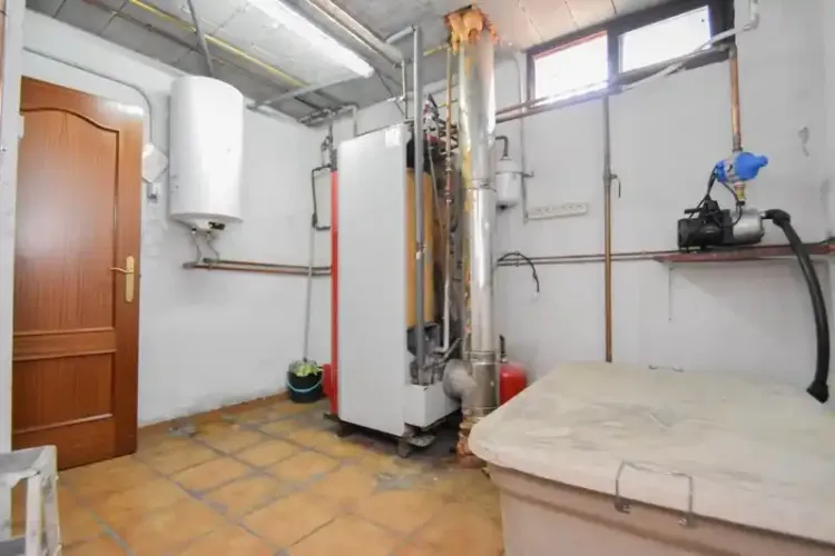 Address not available!, 7 Habitaciones Habitaciones, 0 ,4 BathroomsBathrooms,Chalet,En Venta,Alhelies,0,1465