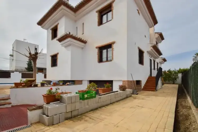 Address not available!, 7 Habitaciones Habitaciones, 0 ,4 BathroomsBathrooms,Chalet,En Venta,Alhelies,0,1465